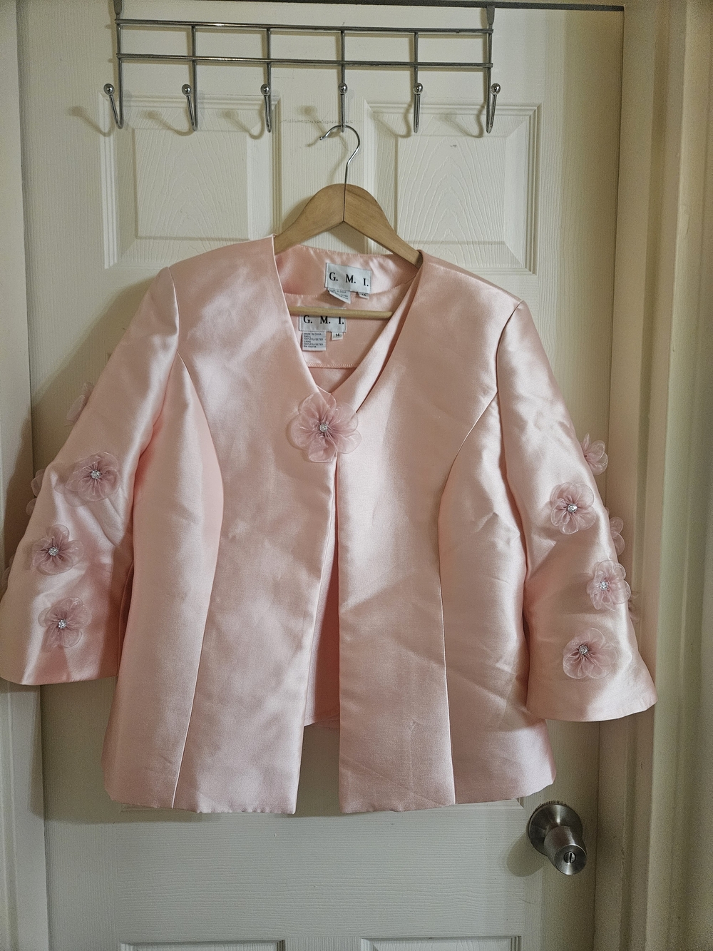 Womens Pink Satin Floral Appliqué Jacket And Shell